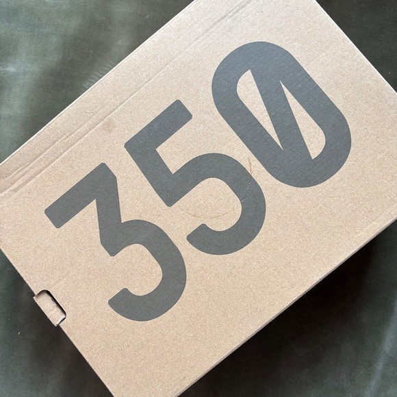 Yeezy Boost 350 V2 - Picture 3 of 12